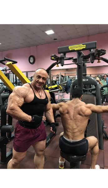 عکس از وسایل باشگاه بدنسازی