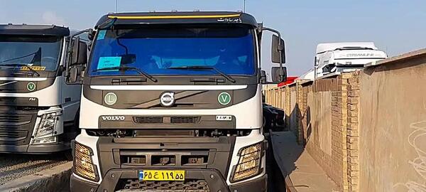 عکس داخل تریلی ولوو