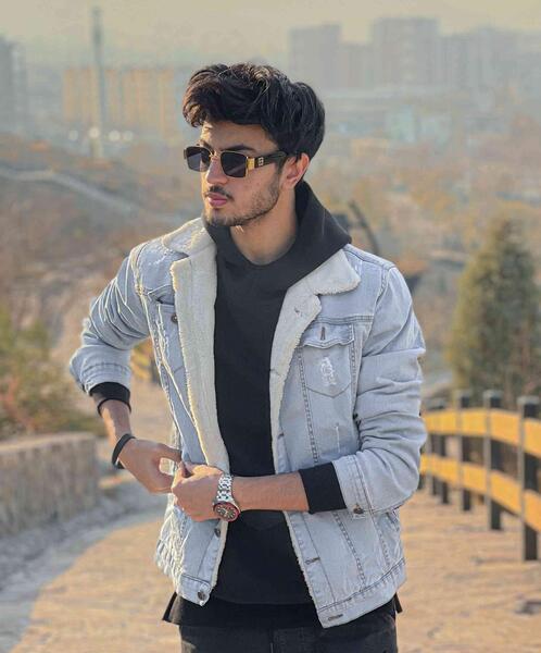 پسرانه خوشگل فیک چندتا عکس از یک پسر