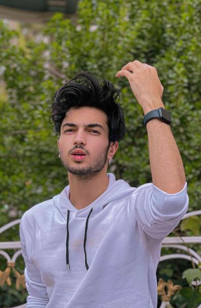 پسرانه خوشگل فیک چندتا عکس از یک پسر