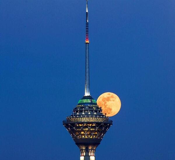 عکس داخل رستوران برج میلاد