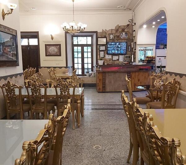 عکس از داخل رستوران