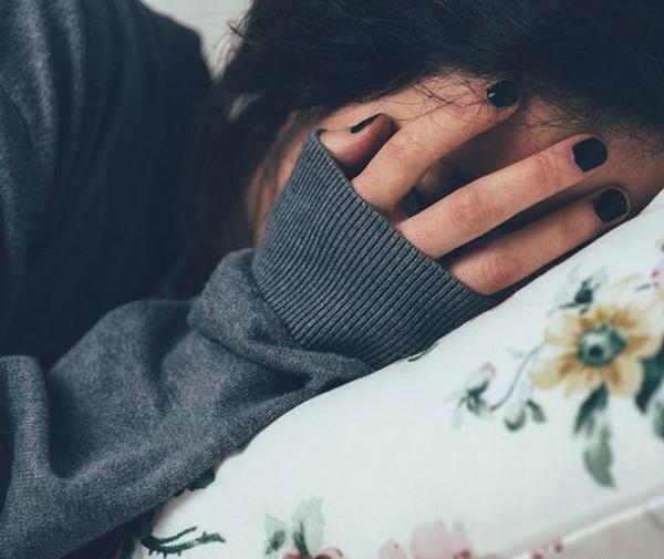 عکس دختر فیک طبیعی غمگین