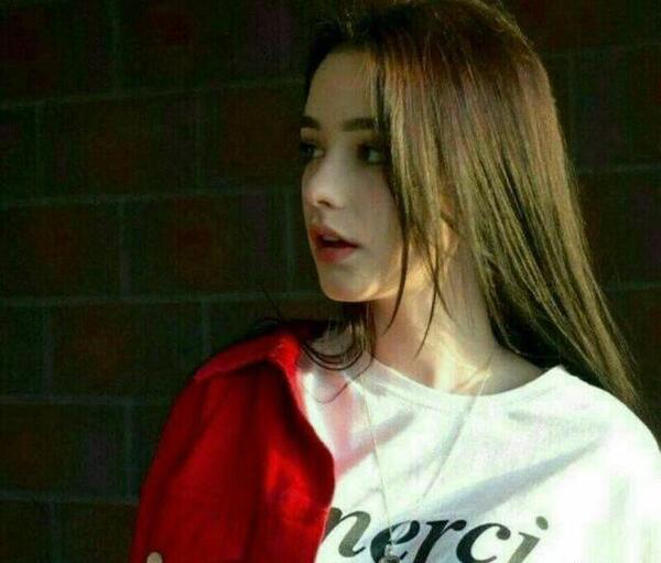 عکس فیک دختر مو صورتی