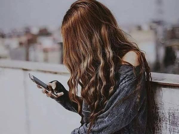 فیک پروفایل عکس دختر با چهره نامعلوم