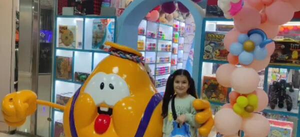 عکس داخل فروشگاه رنگین کمان
