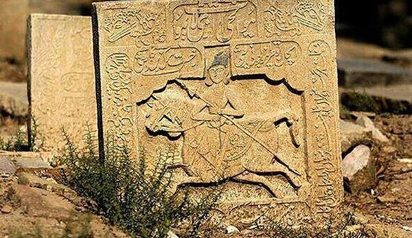 عکس داخل قبرستان