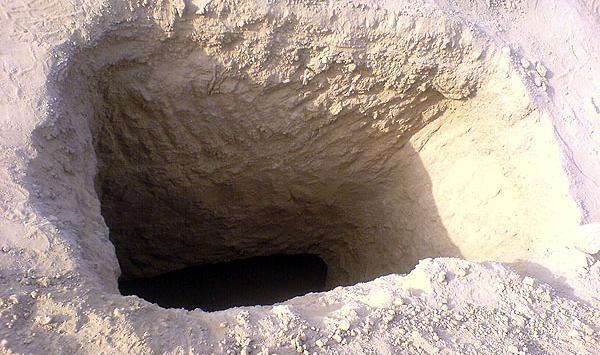 عکس داخل قبر خالی