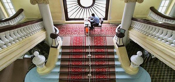 عکس داخل قصر شاه