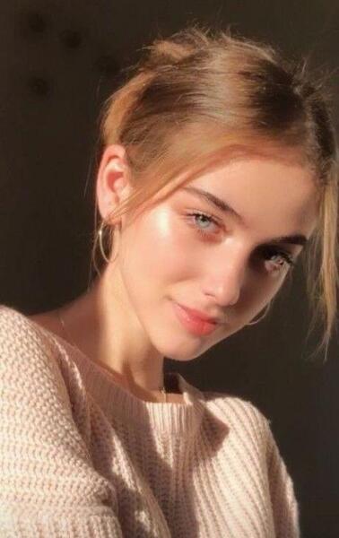 عکس دختر فیک چشم آبی
