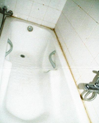 عکس سنگ دستشویی کثیف