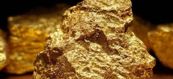 عکس سنگ طلا در طبیعت
