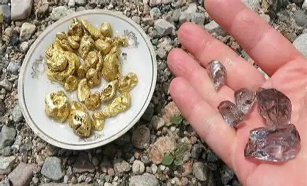 عکس سنگ های قیمتی در طبیعت