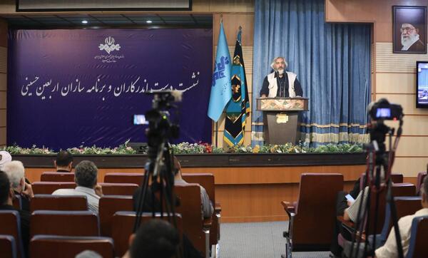 عکس جلیلی در راهپیمایی اربعین