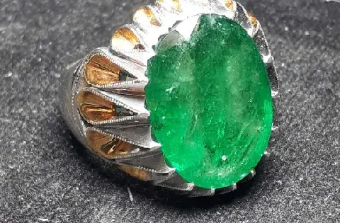 عکس سنگ زمرد پنجشیر