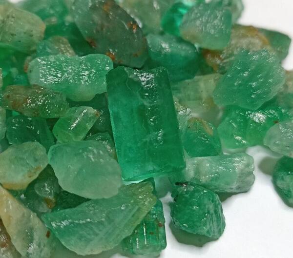 عکس سنگ زمرد پنجشیر