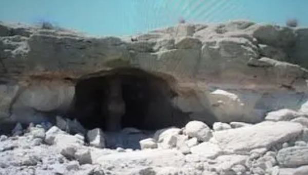 عکس سنگ سیاه جاسک