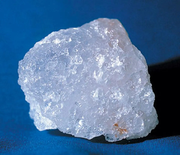 عکس سنگ نمک در دریا
