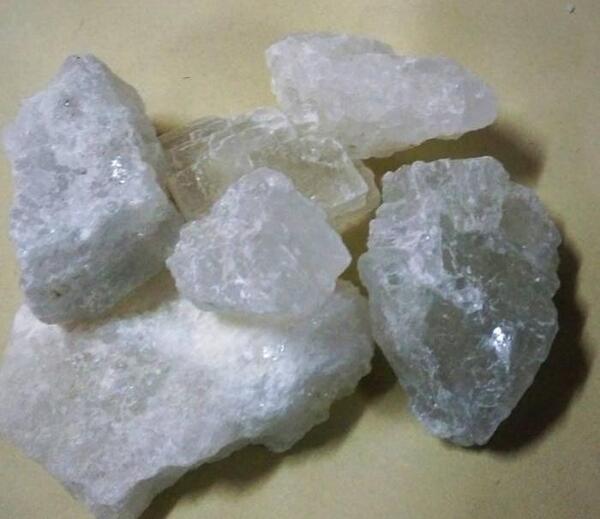 عکس سنگ نمک در دریا