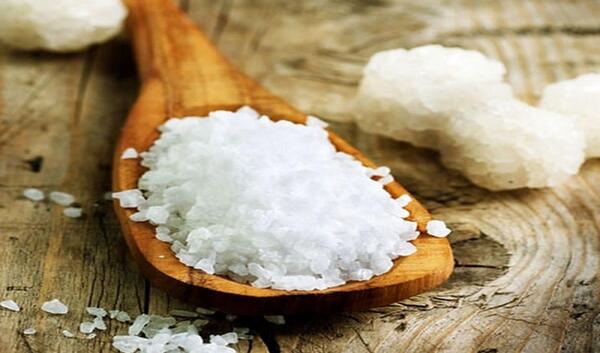 عکس سنگ نمک در دریا