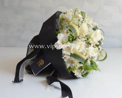 عکس گل روی خاک