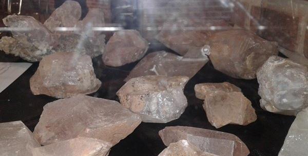 عکس سنگ های قیمتی رودخانه