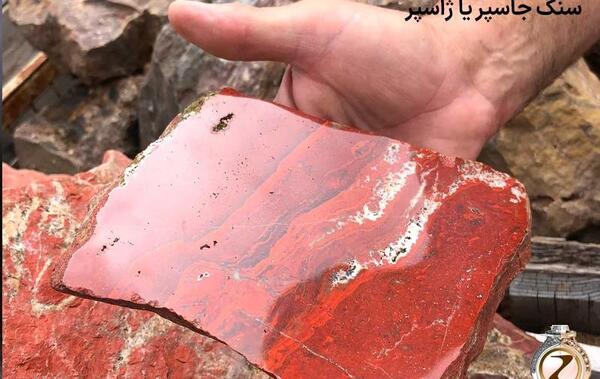 عکس سنگ های قیمتی در کوه