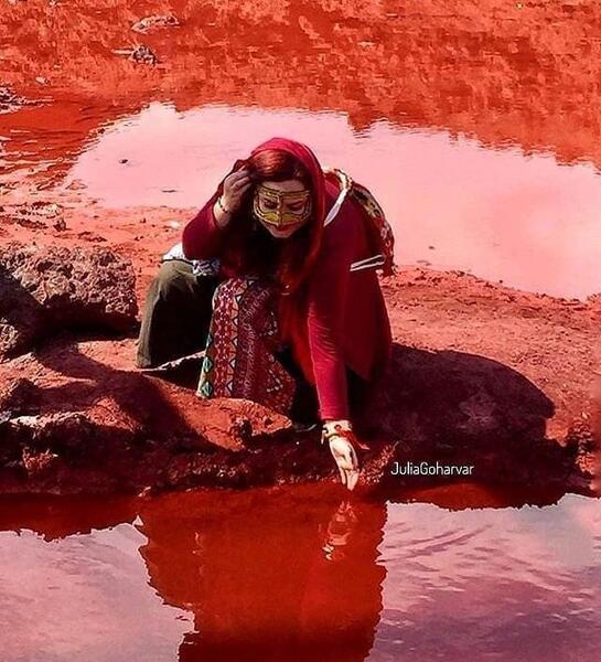 عکس خاک سرخ جزیره هرمز