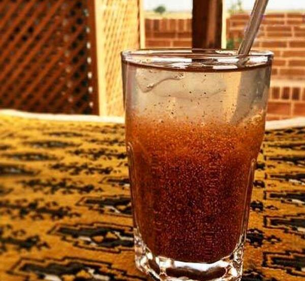 عکس خاکشیر در آب