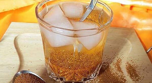 عکس خاکشیر در آب