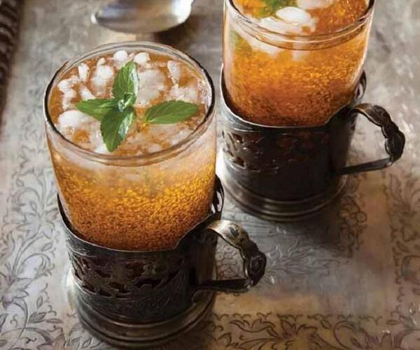 عکس خاکشیر در آب