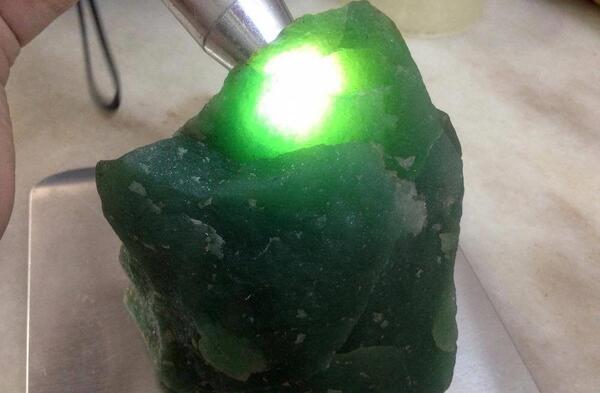 عکس سنگ یشم اصل