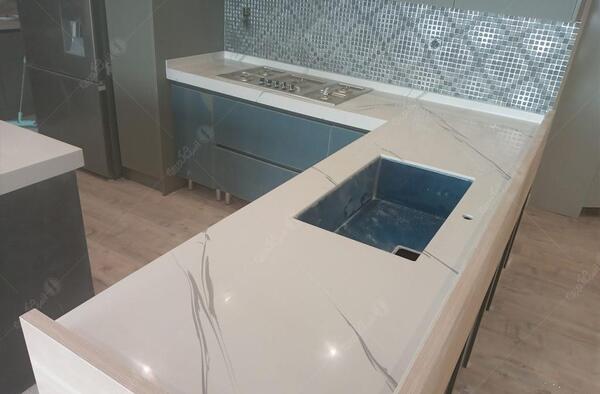 عکس سنگ مصنوعی بین کابینت