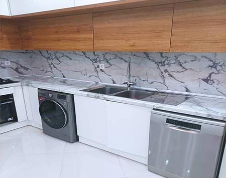 عکس سنگ مصنوعی بین کابینت