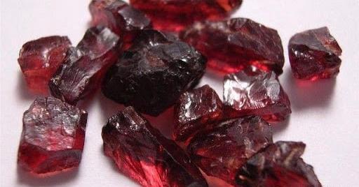عکس سنگ گارنت قرمز