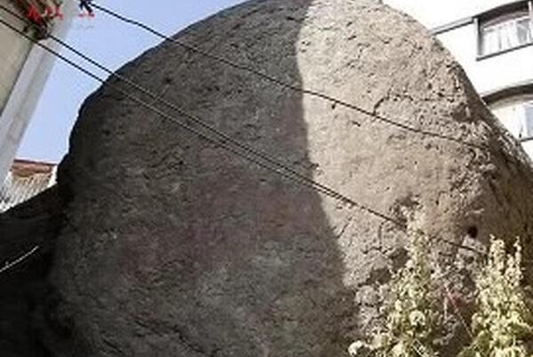 عکس غول سنگی بزرگ