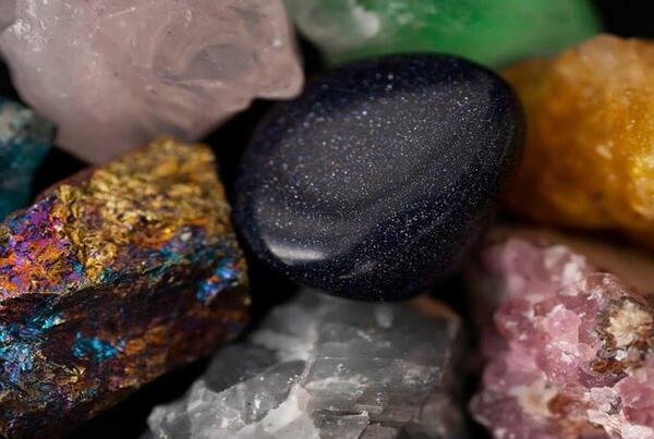 عکس سنگ های با ارزش در طبیعت