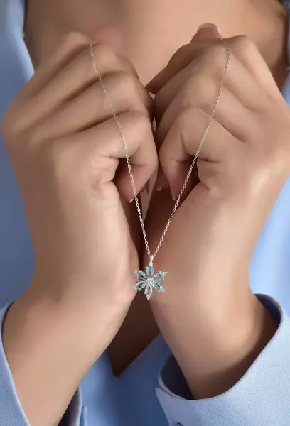 عکس گردنبند با سنگ آکوامارین
