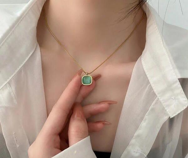 عکس گردنبند با سنگ آکوامارین