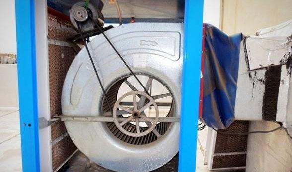 عکس از داخل کولر آبی