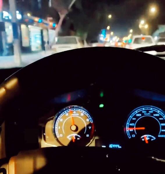 عکس داخل ماشین پژو پارس در شب