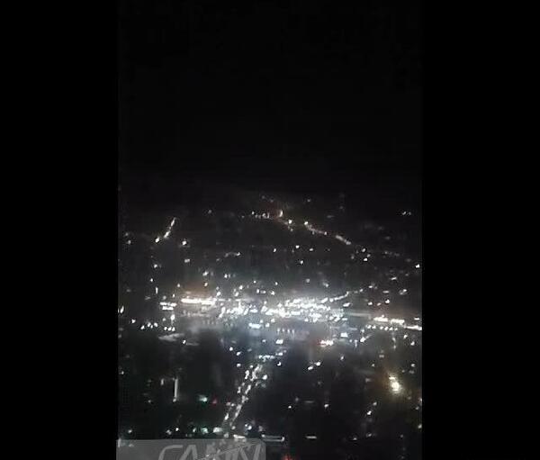 عکس از داخل هواپیما در شب