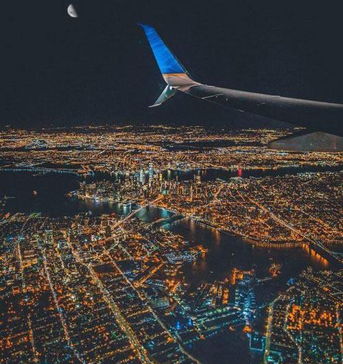 عکس از داخل هواپیما شب