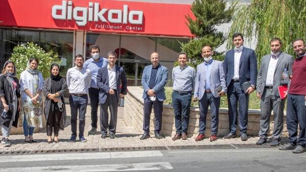 عکس داخل فروشگاه دیجی کالا