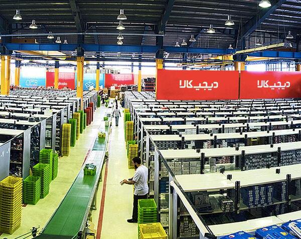 عکس داخل فروشگاه دیجی کالا