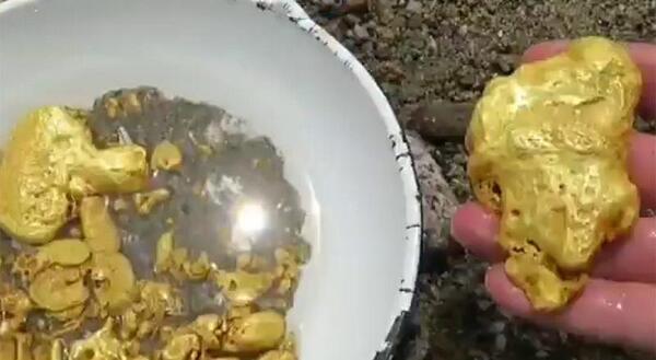 عکس داخل معدن طلا