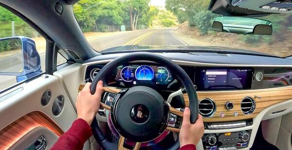 عکس از داخل رولز رویس
