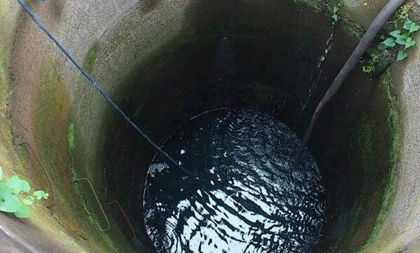 عکس داخل چاه اب