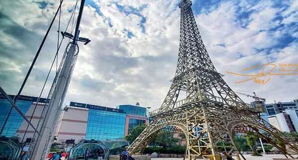 عکس از داخل برج ایفل