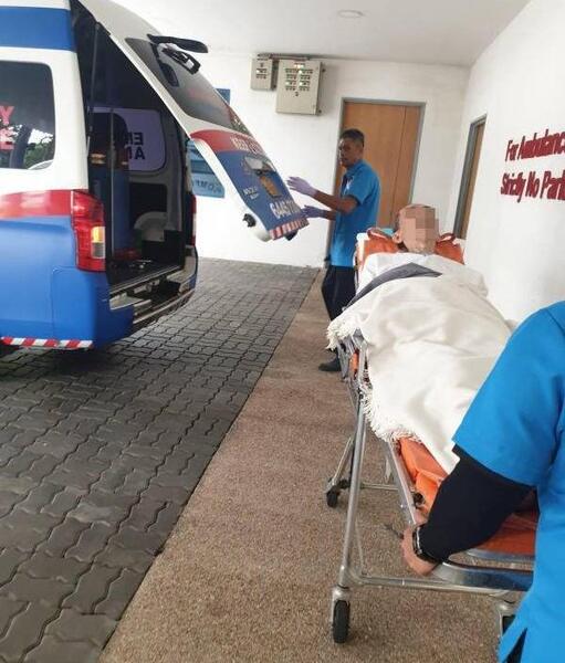 عکس مریض داخل آمبولانس
